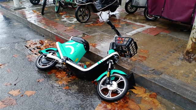 請(qǐng)把車(chē)子放好吧！